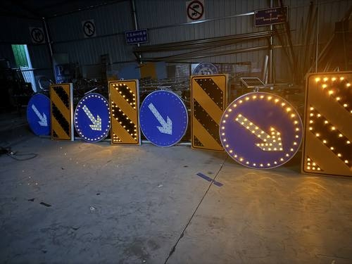 开封开封河南太阳能交通标牌 河南自发光交通路标牌厂家